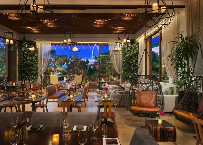 Best Las Vegas Hotels with Balcony & Jacuzzi
