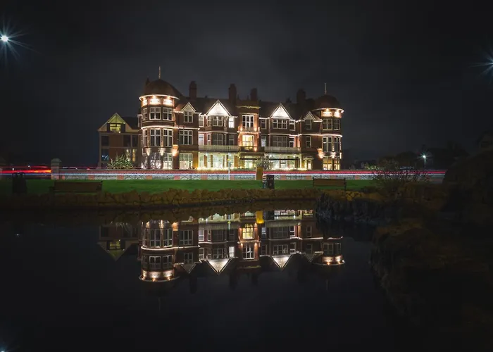Top Blackpool Hotels with Captivating Entertainment