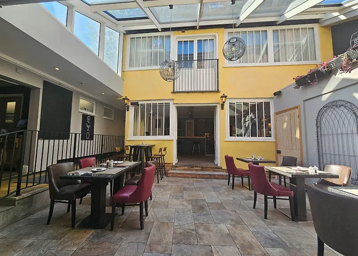 Top Hotels Close to Colchester General Hospital