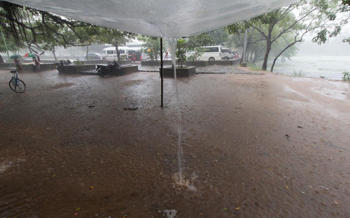 Regenschauer In Polonnaruwa - Kurz Und Heftig